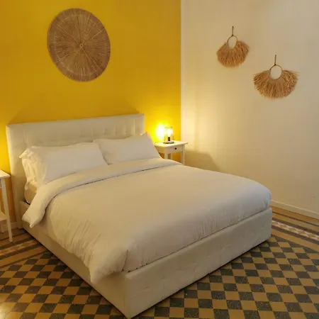 Gialla Ridi Che Ti Passa ゲストハウス