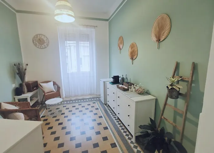 Gialla Ridi Che Ti Passa Гостьовий будинок Алассіо