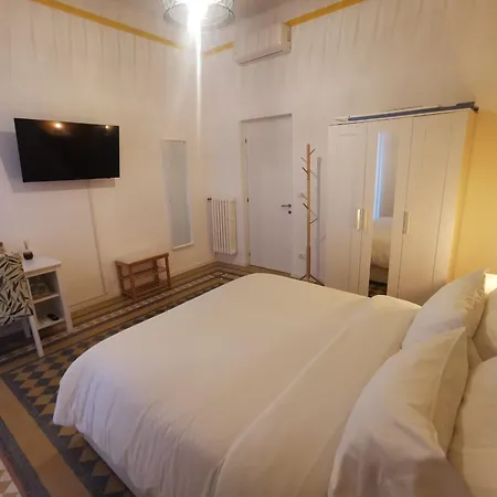 Gialla Ridi Che Ti Passa Casa de hóspedes *