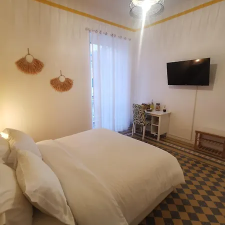 Casa de hóspedes Gialla Ridi Che Ti Passa *