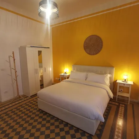 Casa de hóspedes Gialla Ridi Che Ti Passa *